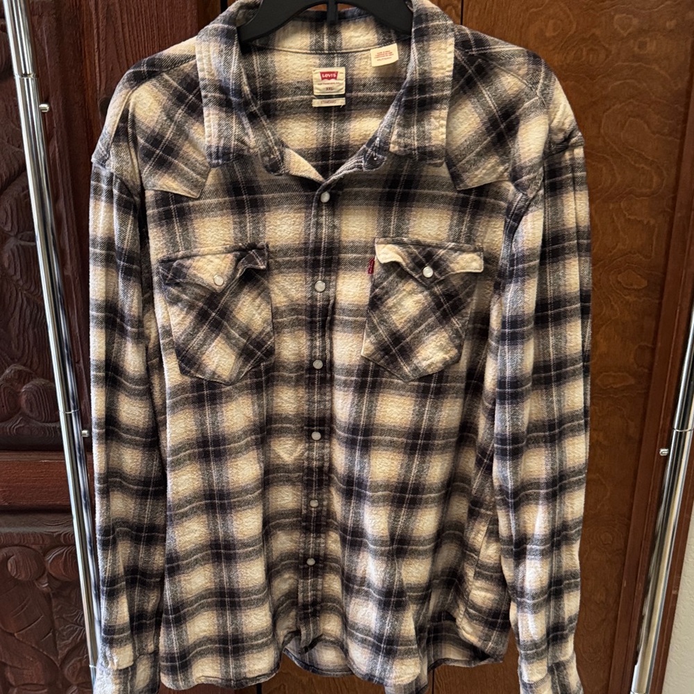 Levi's Men's Casual Plaid Shirt - Black and Cream Flannel